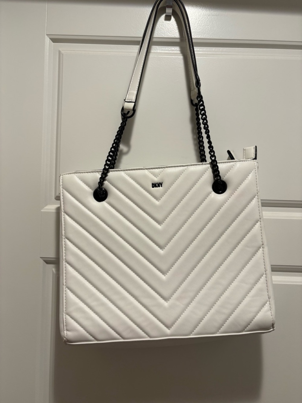 DKNY Veronica White Medium Quilted Shoulder Bag